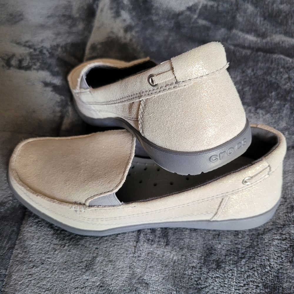Crocs Wali Shimmer Leather Loafer